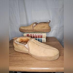 Qwaruba Men's Cabin Fever Tan Sheepskin Slippers Size 12